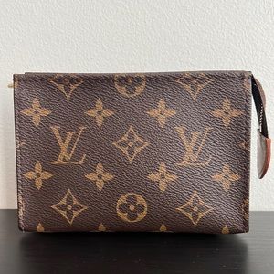 LOUIS VUITTON TOILETRY 15